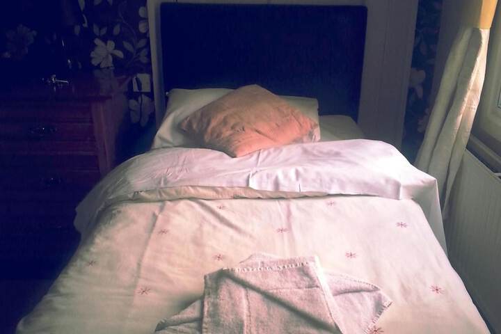 Room 17 of 28