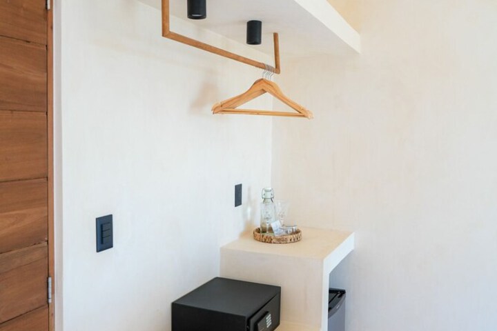 Room 48 of 90