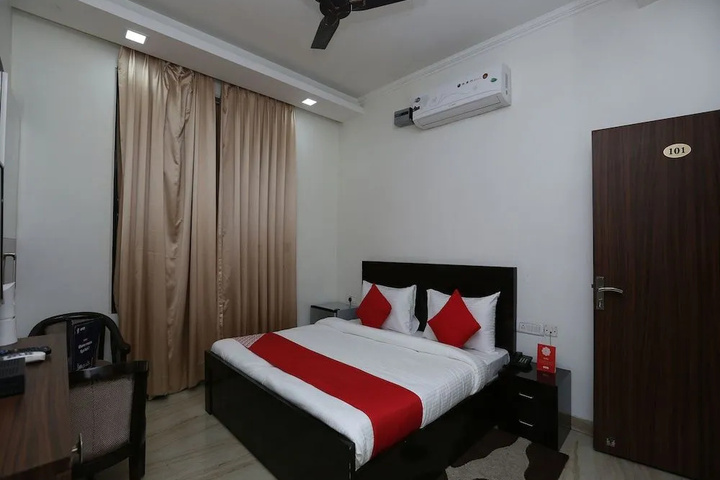 Room 3 of 9