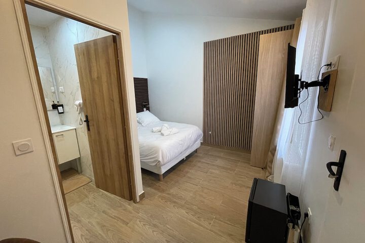 Room 11 of 22