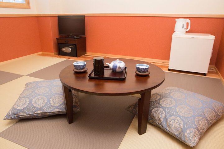 Room 4 of 32