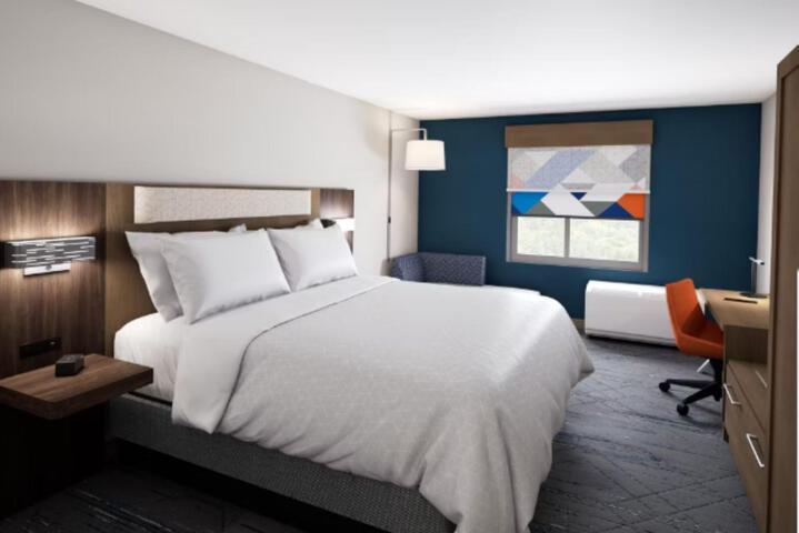 2 Queen Beds (11 of 13)