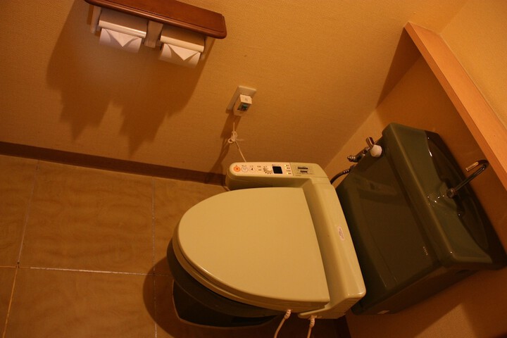 Room 10 of 18