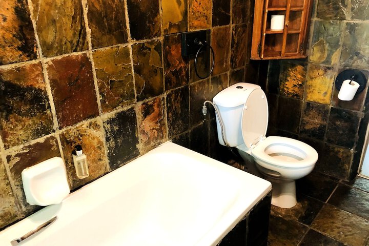 Room 152 of 275