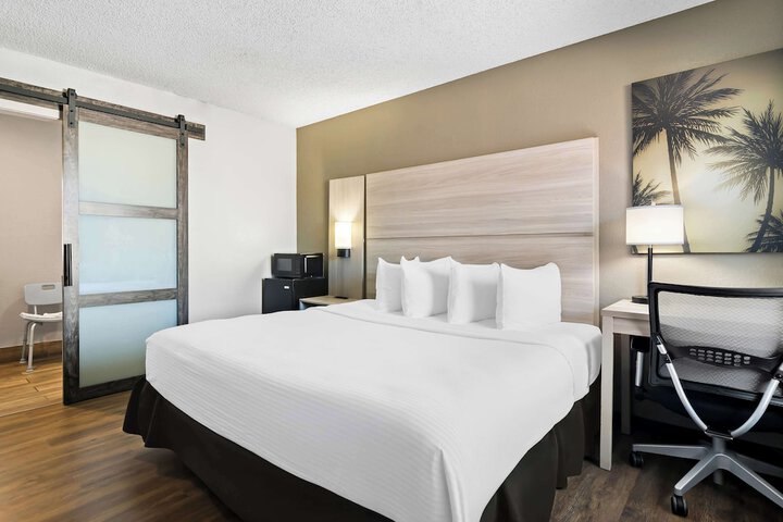 Room 10 of 35