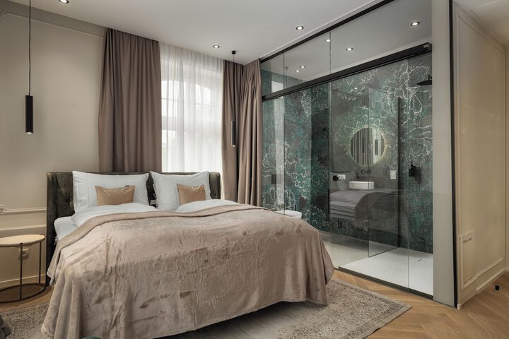 Room 15 of 36