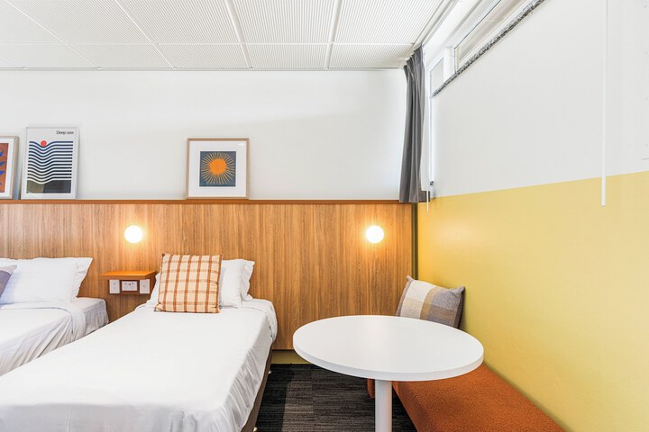 Room 6 of 38