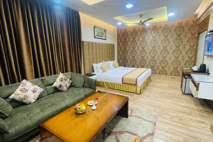 Room 34 of 77
