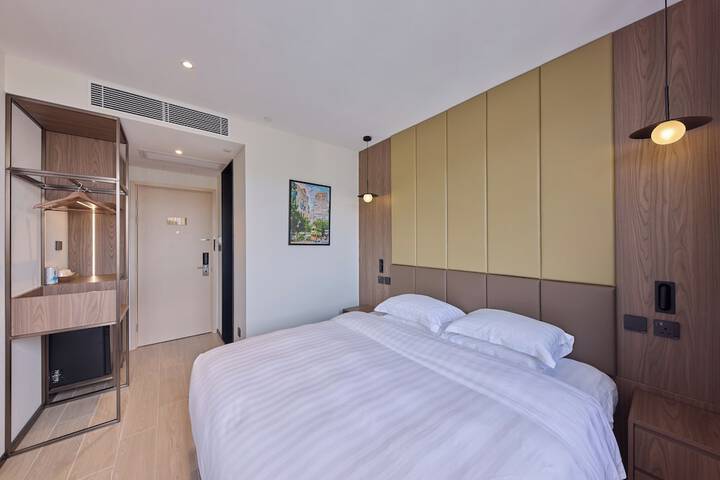 Room 21 of 49