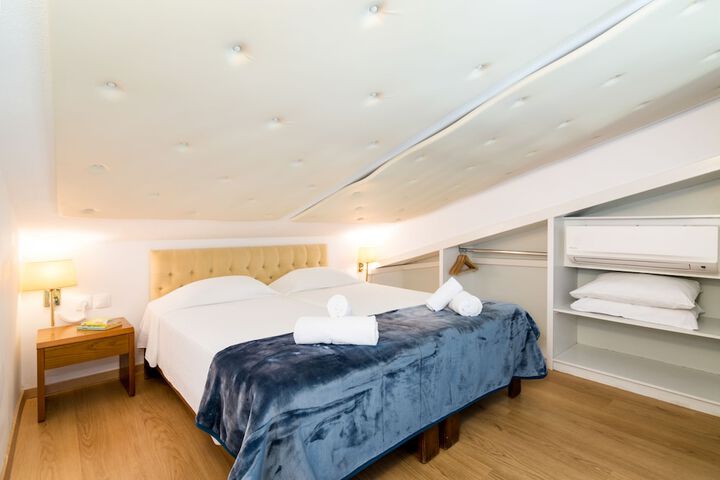 Room 2 of 34