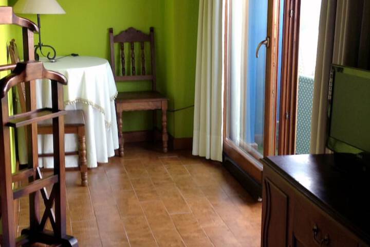Room 4 of 32