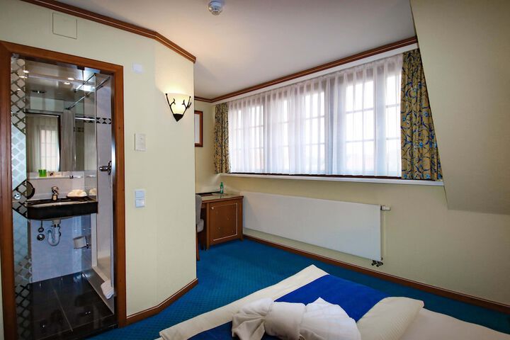 Room 15 of 62