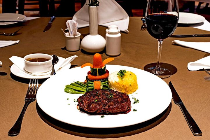 Dining 26 of 33
