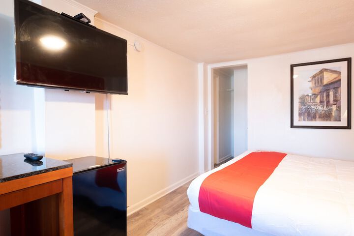 1 King Bed (6 of 13)