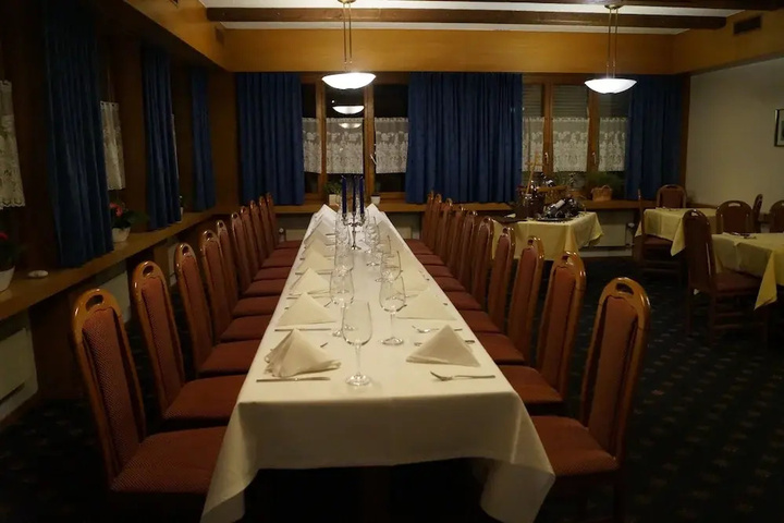 Dining 25 of 26