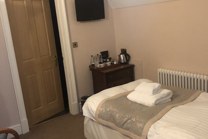 Room 2 of 62