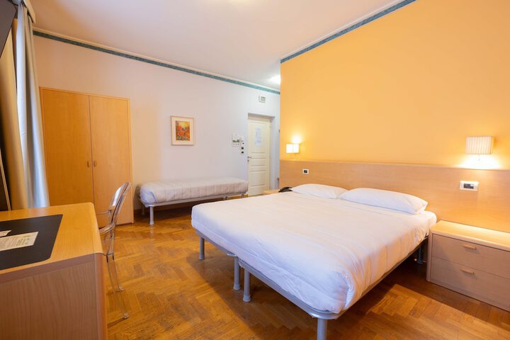 Room 18 of 104