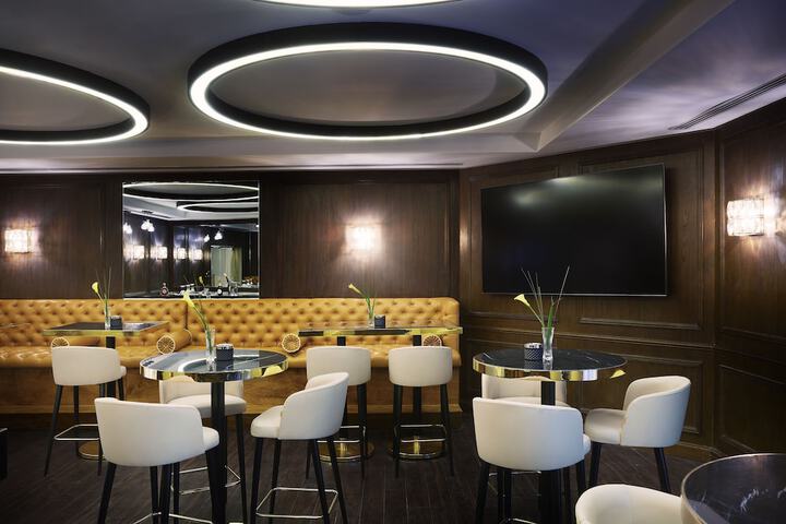 Lounge 76 of 91
