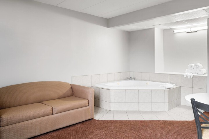 Hot Tub 22 of 33