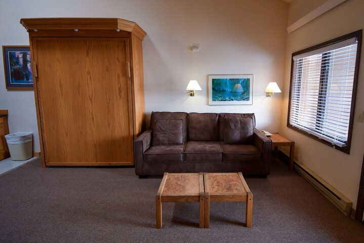 Room 34 of 82