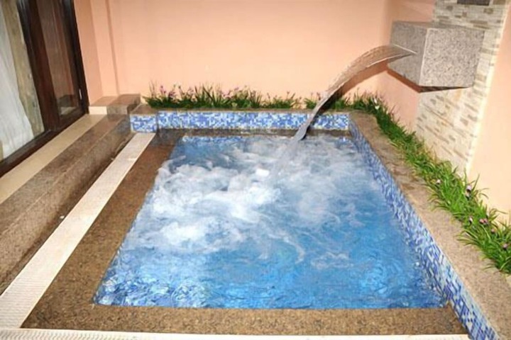Pool Hotel