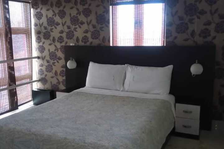 Room 4 of 18