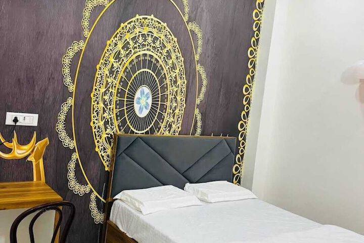 Room 2 of 18