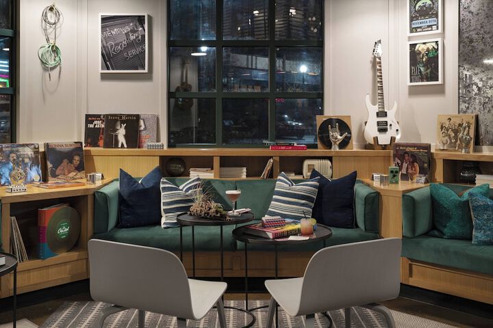 Lobby lounge
