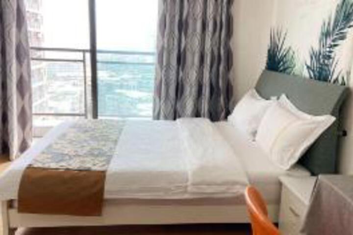 Room 5 of 6