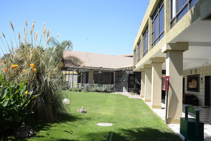 Hotel Exterior 75 of 93