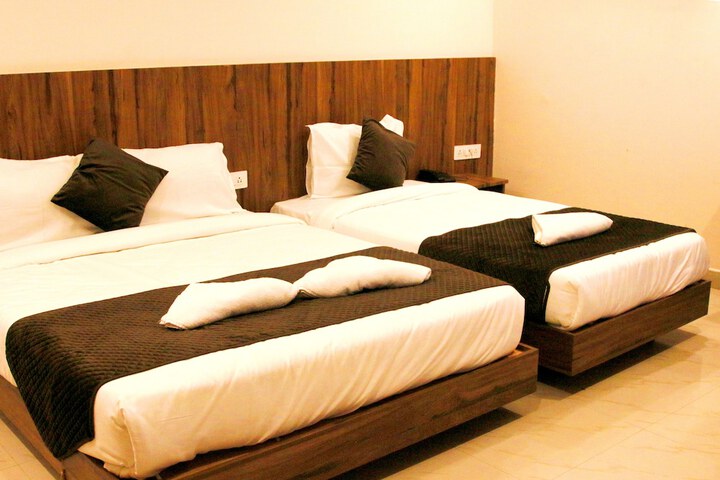 Room 8 of 10