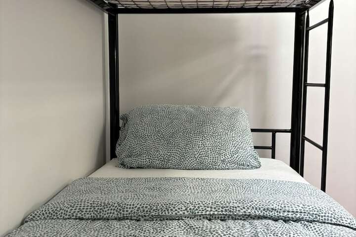 Room 11 of 33