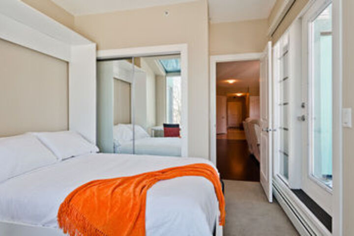 Room 11 of 19