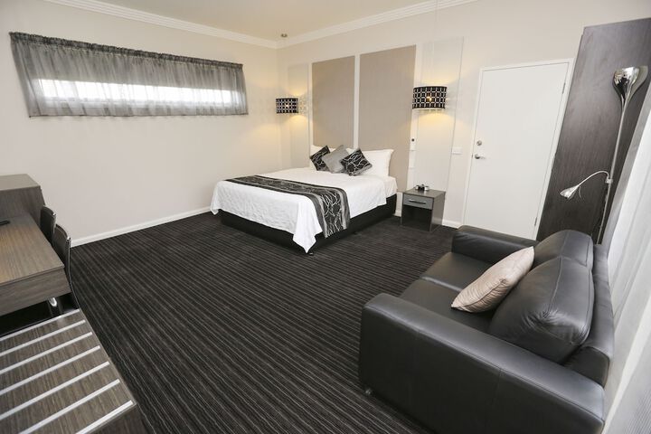 Room 8 of 119