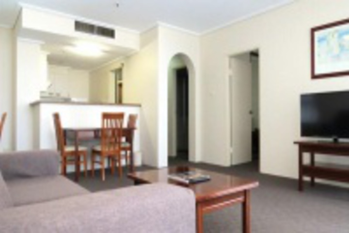 Room 100 of 118
