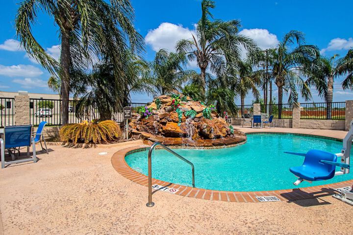 Pool waterfall