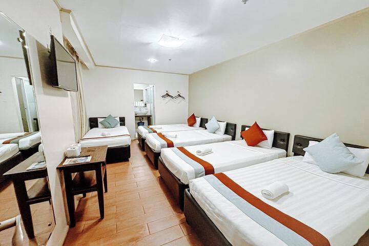 Room 33 of 60
