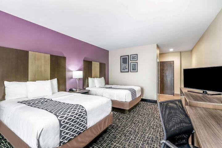 2 Queen Beds (4 of 5)