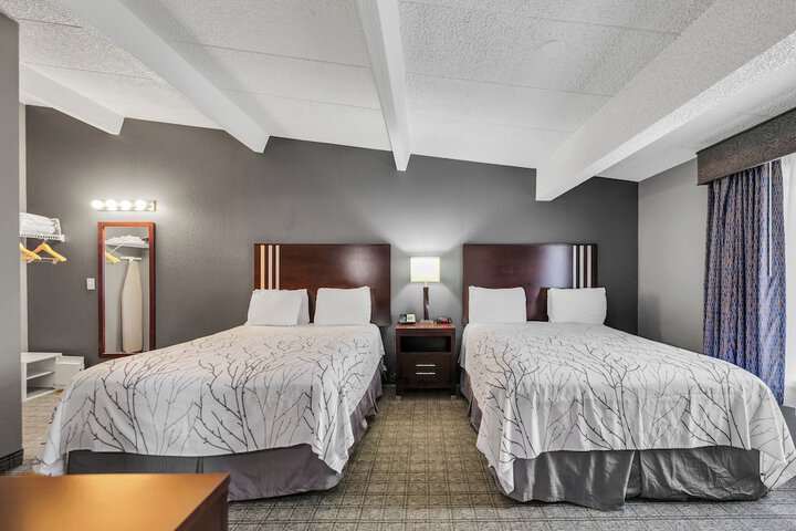 2 Queen Beds (11 of 36)