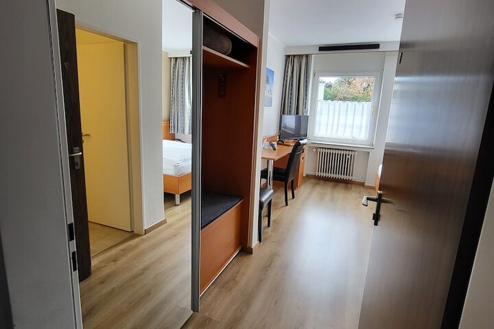 Room 9 of 22