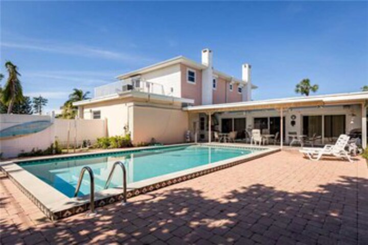 USS Gulf Breeze Beach Six Bedroom Home
