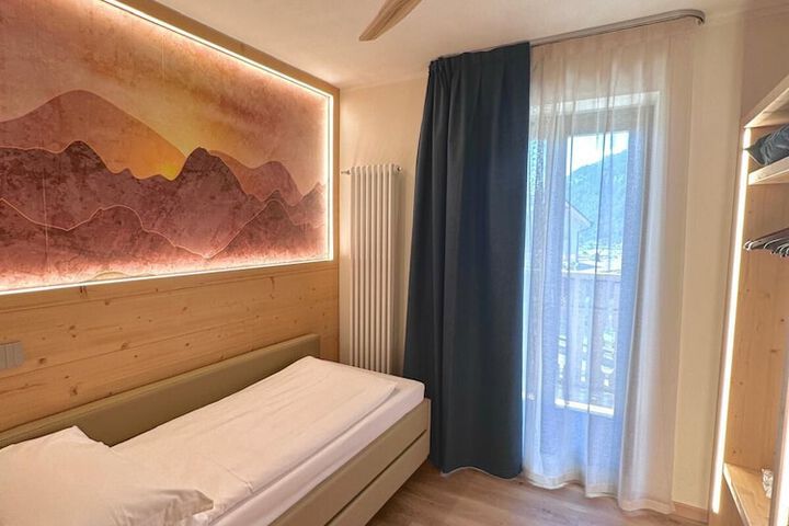 Room 31 of 76