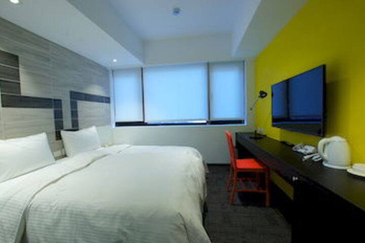 Room 8 of 65