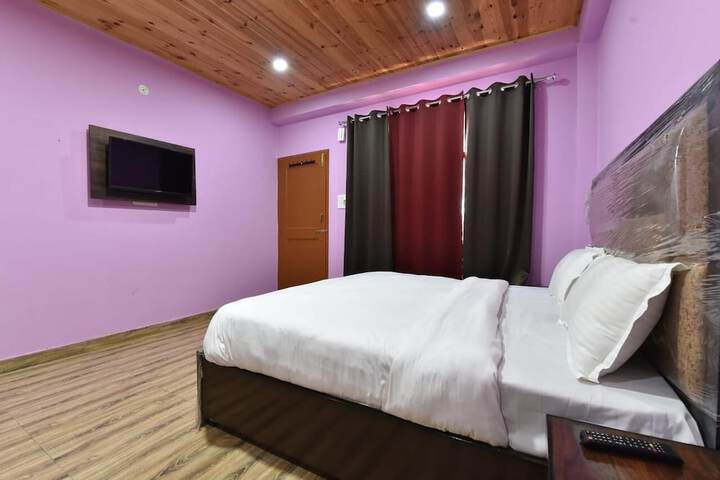 Room 11 of 25