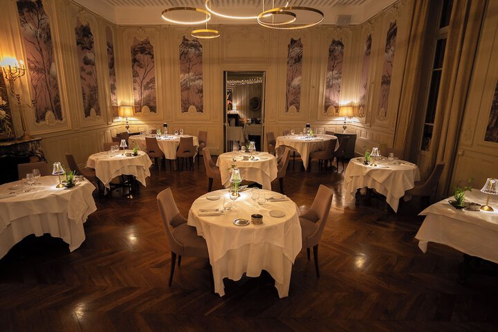Dining 35 of 46