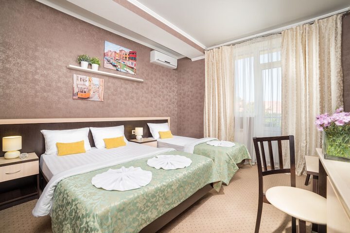 Room 16 of 27