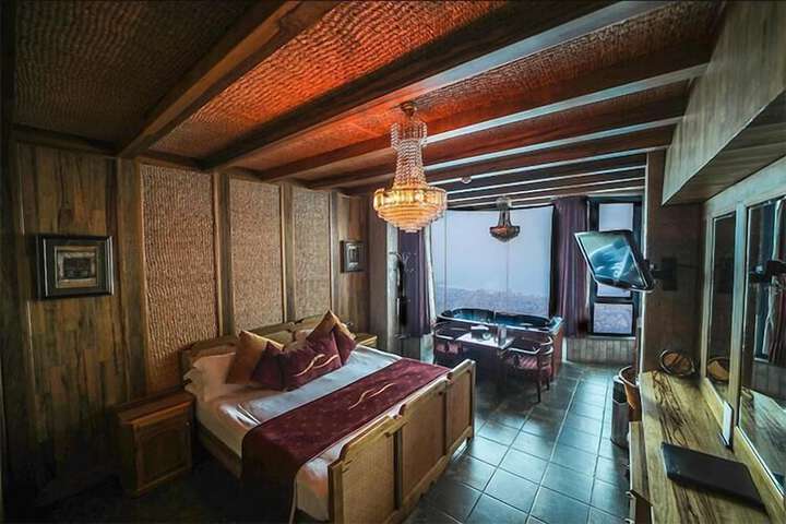 Room 14 of 39