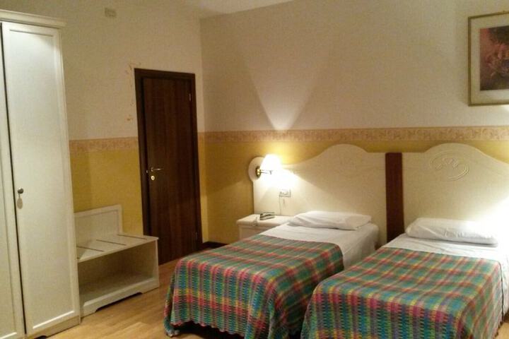 Room 8 of 38