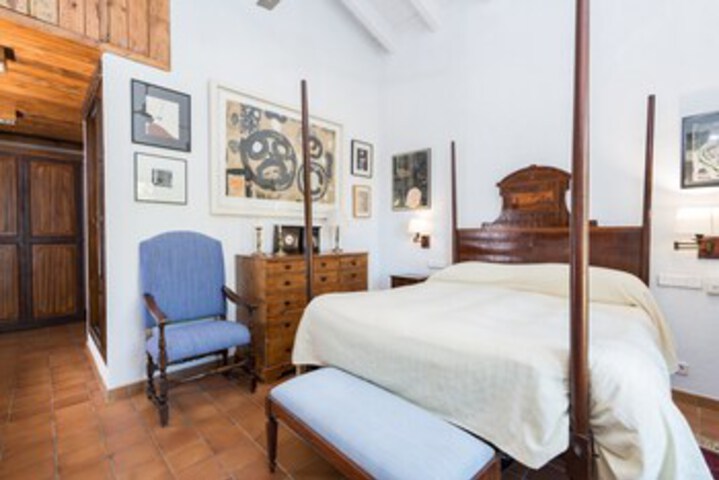 Room 105 of 128