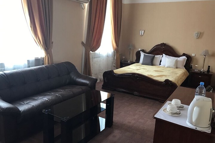 Room 11 of 28
